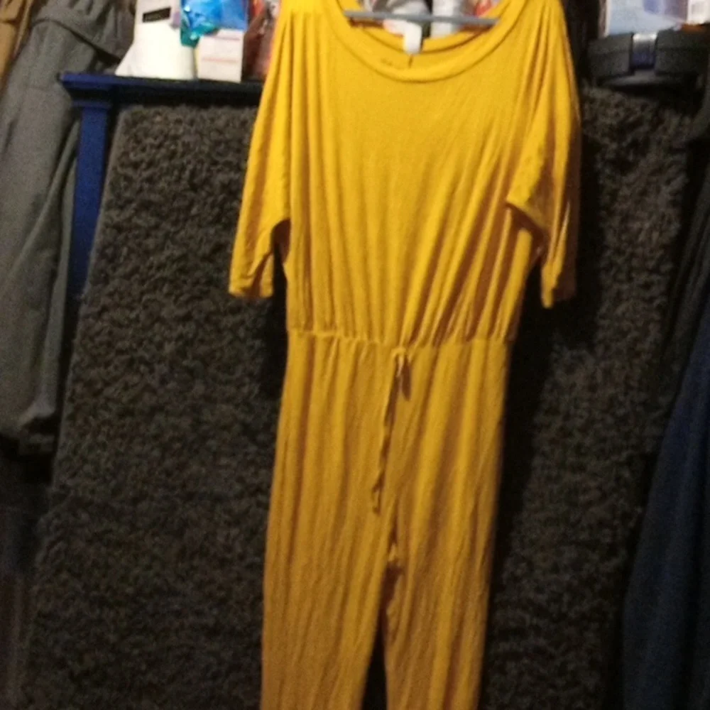 MUSTARD colored jumpsuit - Picture 3 of 7